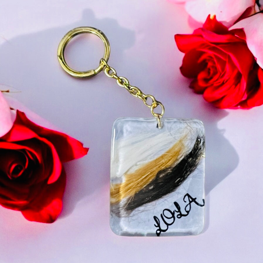 Brindamos la posibilidad de encapsular el pelo o las cenizas de tus queridas mascotas.