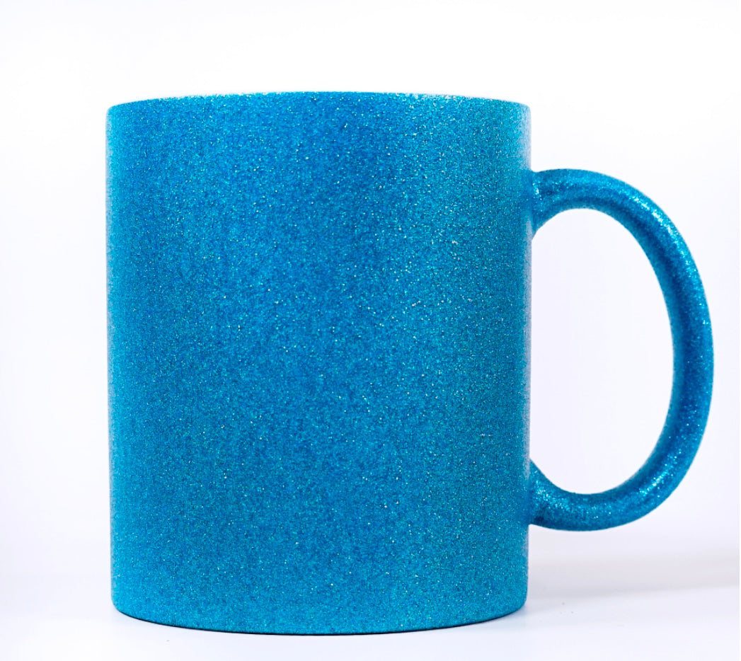 Taza de cerámica con purpurina personalizable.