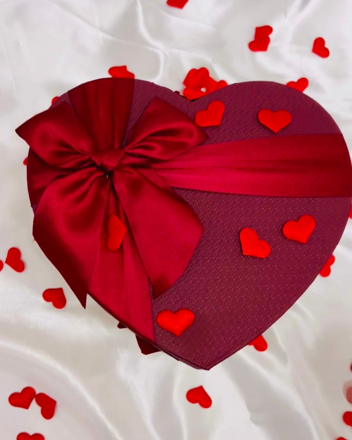 Arreglo Romántico de Rosas y Chocolates.