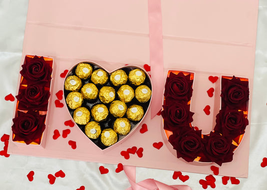 Precioso I Love You, con chocolates Ferrero Rocher y rosas.